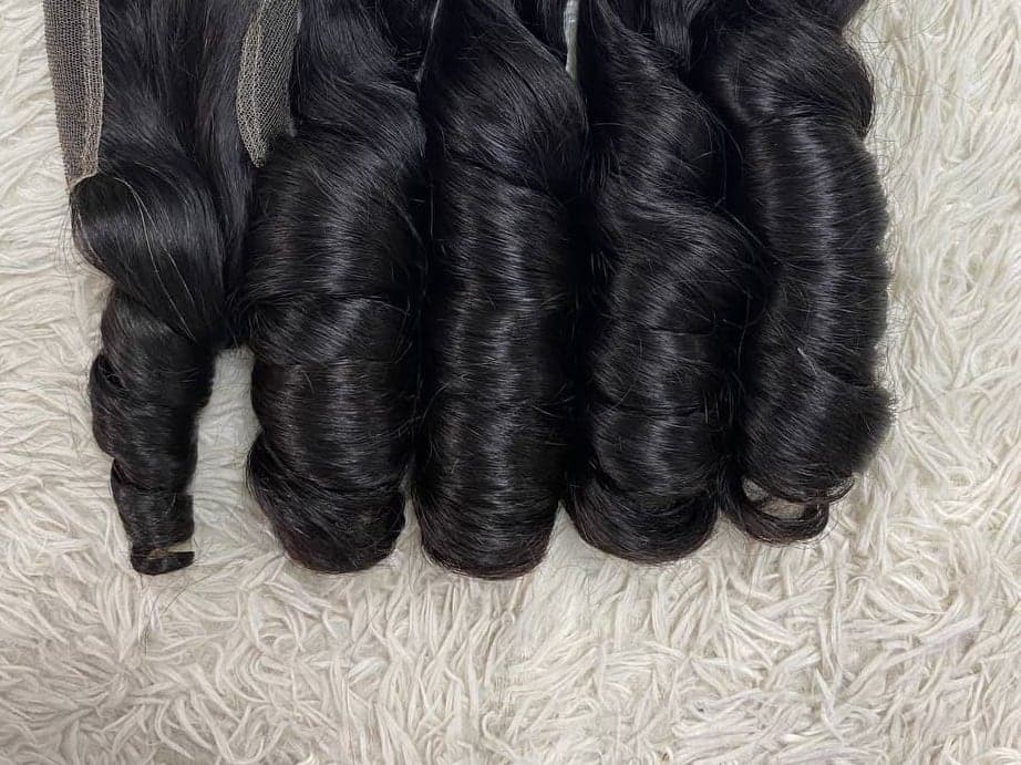 Closure et mèches aux boucles spirales
