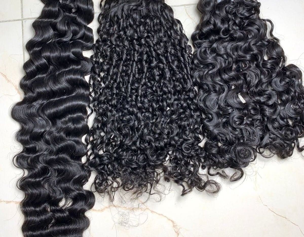 Mèches de différentes textures sur un marbre